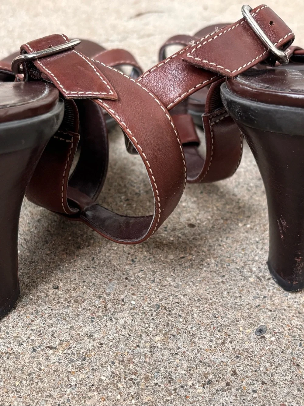 AK Anne Klein iFlex Brown Leather Ring-Detail Women’s Sandals